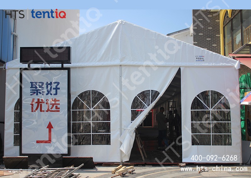 傳統(tǒng)建筑搭配篷房，用作超市門口走廊為顧客提高購物體驗(yàn)