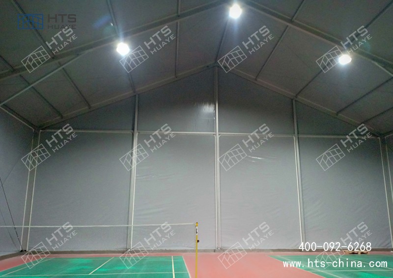 羽毛球體育篷房可以幫助俱樂部或團(tuán)體節(jié)省場地費(fèi)用，提高經(jīng)濟(jì)效益
